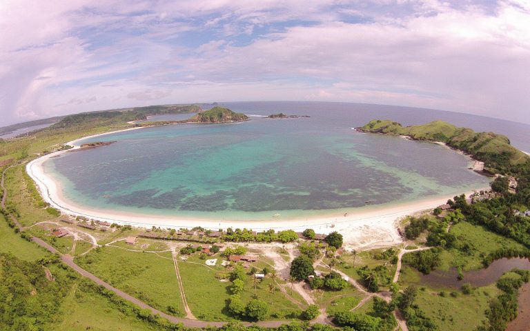 Traveling Menghasilkan Uang!