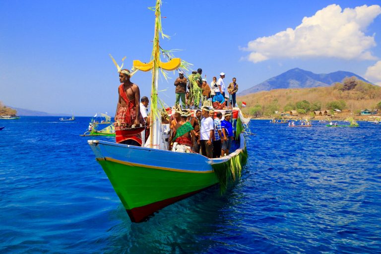Upacara Adat Laut di Negeri Kita