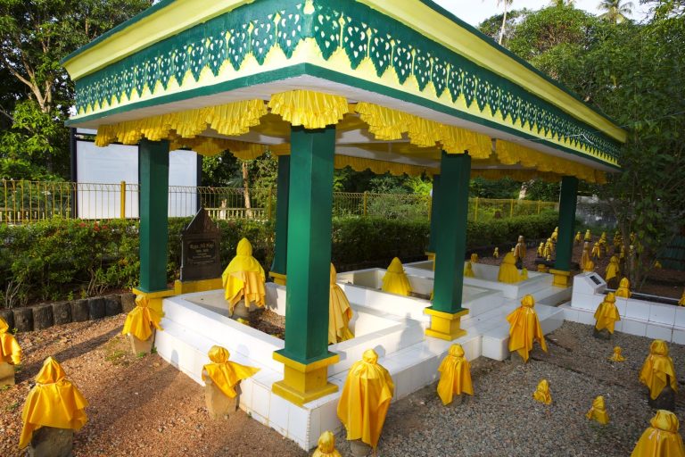 Makam Bapak Bahasa Indonesia