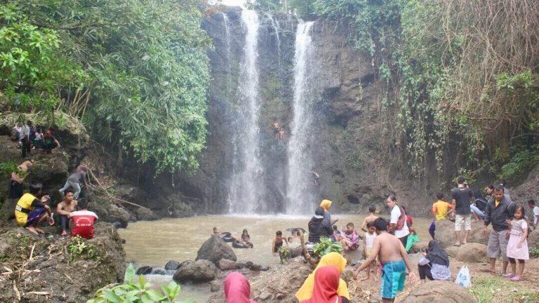 Menikmati Air Terjun Curug Karang Joho di Semarang
