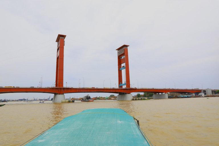 Jembatan Ampera: Ikon dan Kebanggaan Palembang