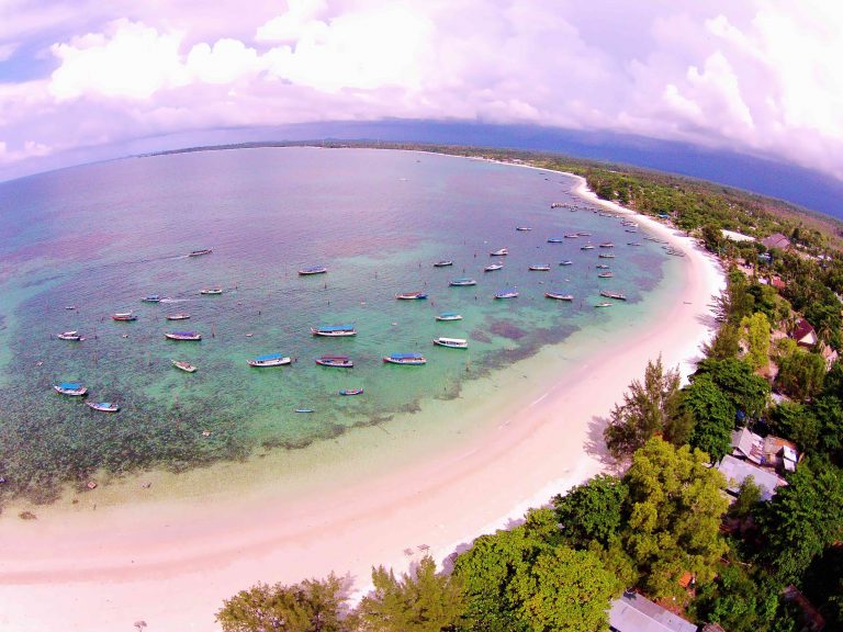 Pantai Tanjung Kelayang: Suguhan Bingkai Alam Belitung nan Memukau