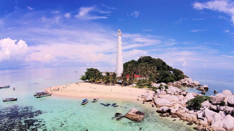 Pulau Lengkuas: Menatap Keindahan Tanjung Kelayang dari Mercusuar