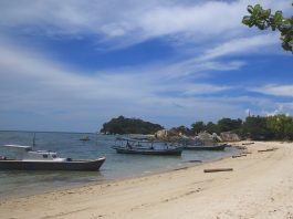Pantai Matras dan Parai Tenggiri: Menikmati Keindahan Pantai Nelayan di Bangka