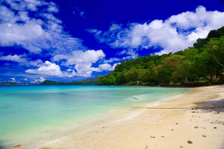 Pantai Gapang: Tempat Backpackers Menikmati Taman Firdaus Dunia