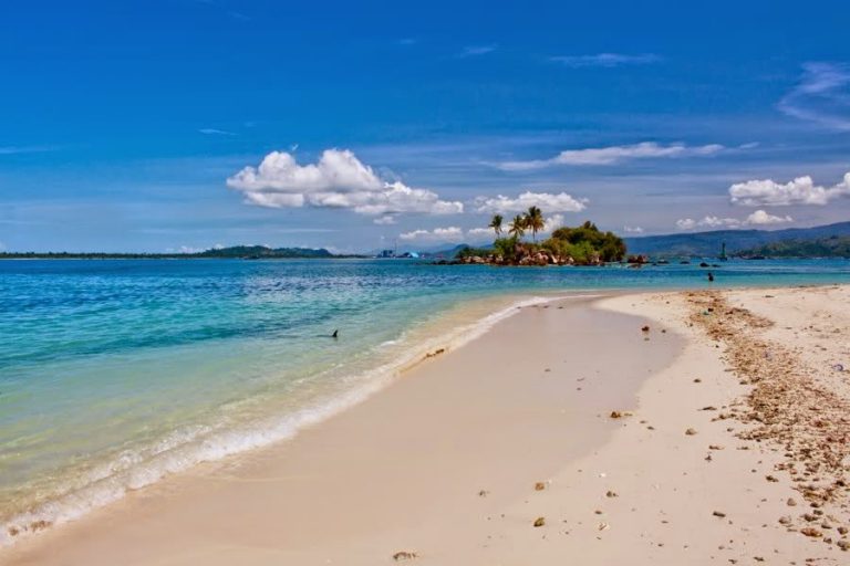 Pantai Pandan: Menyusuri Keindahan Panorama Pesisir Tapanuli Tengah