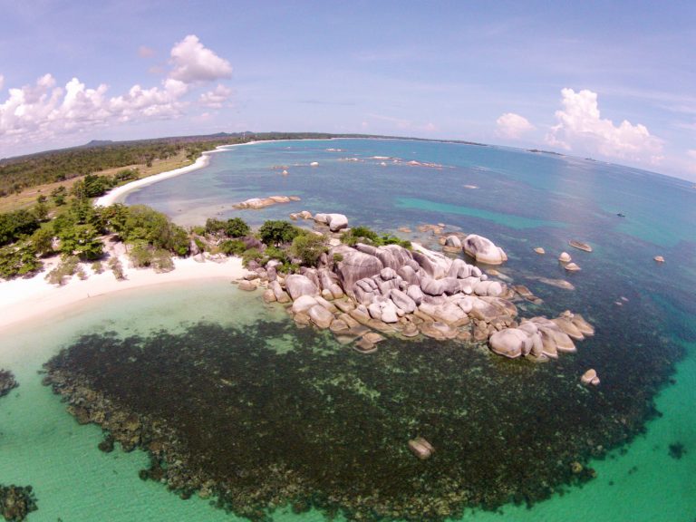 Pantai Serdang: Meresapi Keindahan Belitung Timur