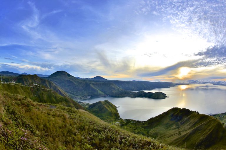 Danau Toba: Keajaiban Alam Menakjubkan di Pulau Sumatera