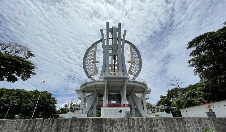 Tugu Nol Kilometer: Simbol Perekat di Tapal Batas Barat Tanah Air
