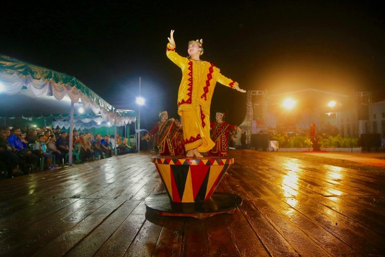 Ya’ahowu: Sebuah Salam dan Tarian Dari Nias