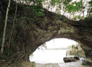 Pantai Anyer Menatap Dramatis Gunung Krakatau Dan Matahari Terbenam Traverse Id