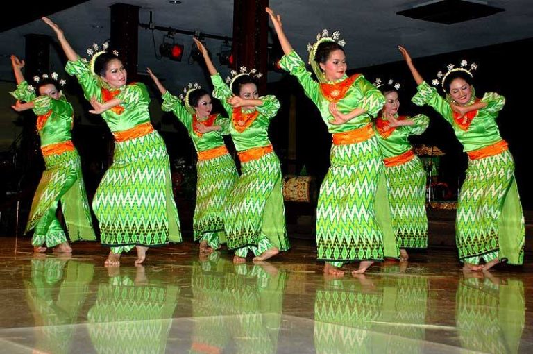 Tari Seudati: Alasan untuk Mengunjungi Serambi Mekah