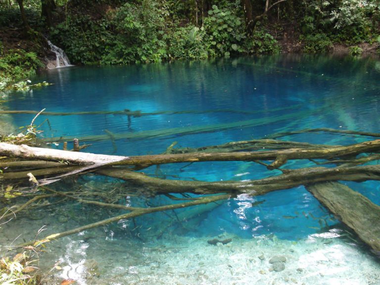 Danau Kaco: Air Sebening Kaca, Berkilau saat Gelap Gulita