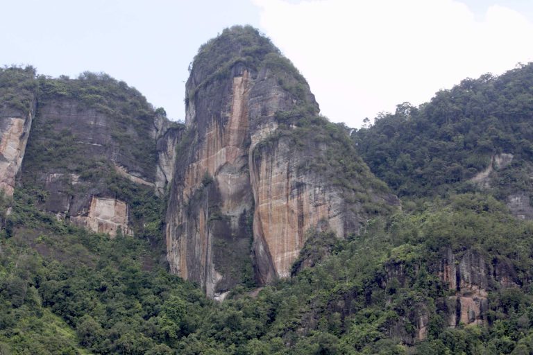 Lembah Harau : Lembah Indah dan Surga Pecinta Panjat Tebing