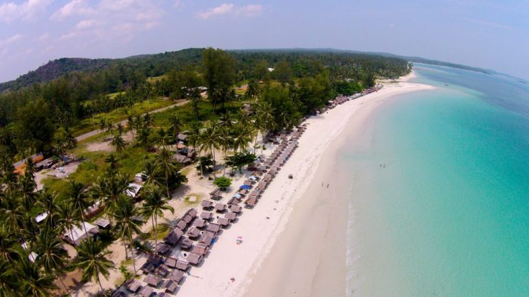 Pantai Trikora: Menggapai Keindahan Pesisir Selatan Pulau Bintan
