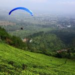 Paralayang di Puncak Bogor: Bagai Melayang di Angin Surga