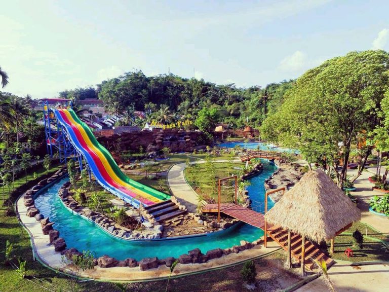 Santa Sea Waterpark: Bermain di Wahana Air Panas Alami