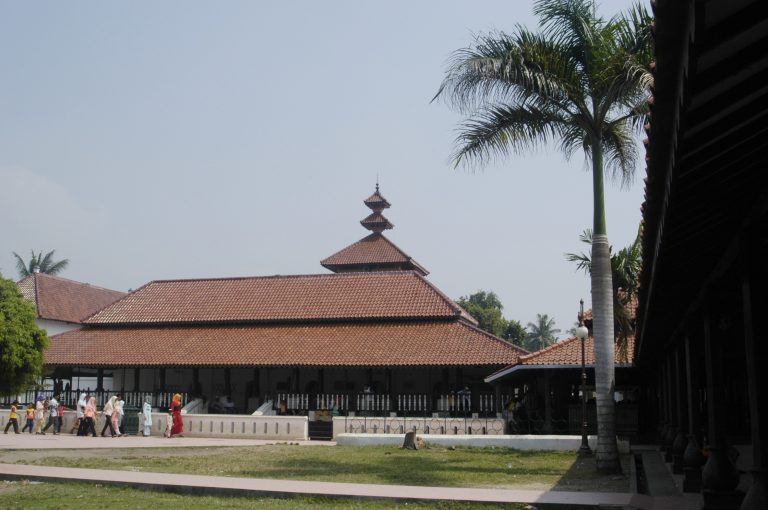 Serang: Kota Bersejarah dan Gerbang Penjelajahan Pesona Alam Banten