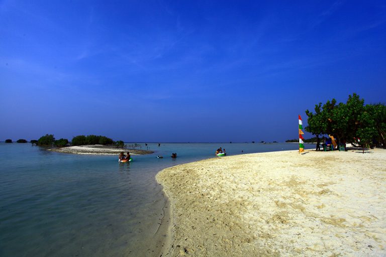 Pulau Pari: Keindahan Berbeda di Taman Nasional Laut Kepulauan Seribu