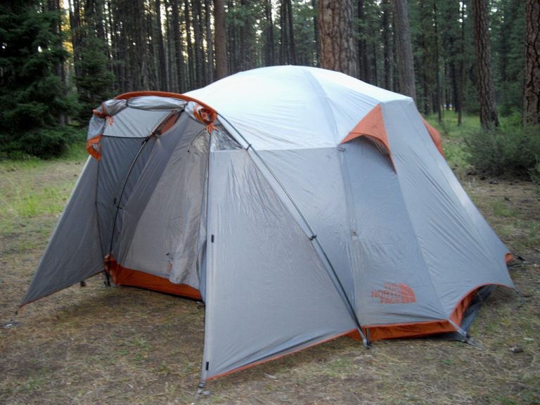 Tenda Handal dengan Pembagi Ruangan