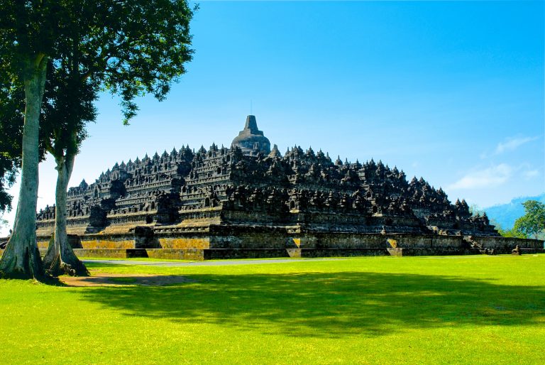 Borobudur: Keajaiban Warisan  Sejarah Indonesia