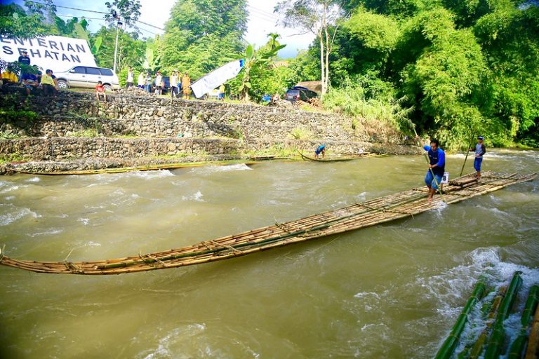 Balanting Paring: Mengarung Seru di Aliran Sungai Amandit yang Menghijau Lebat