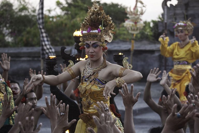 Kecak: Seni Tari Dramatis Khas Bali