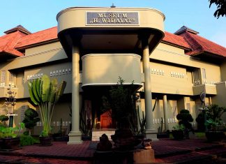 Museum Rekor Dunia Indonesia Museum Jamu Jago Dan Muri Traverse Id