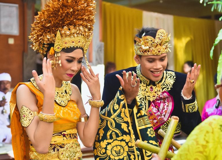 Pawiwahan: Upacara Pernikahan Masyarakat Hindu-Bali