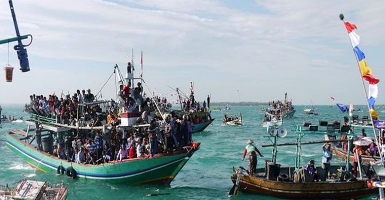 Pesta Lomban:  Tradisi Sedekah Laut Masyarakat Karimunjawa