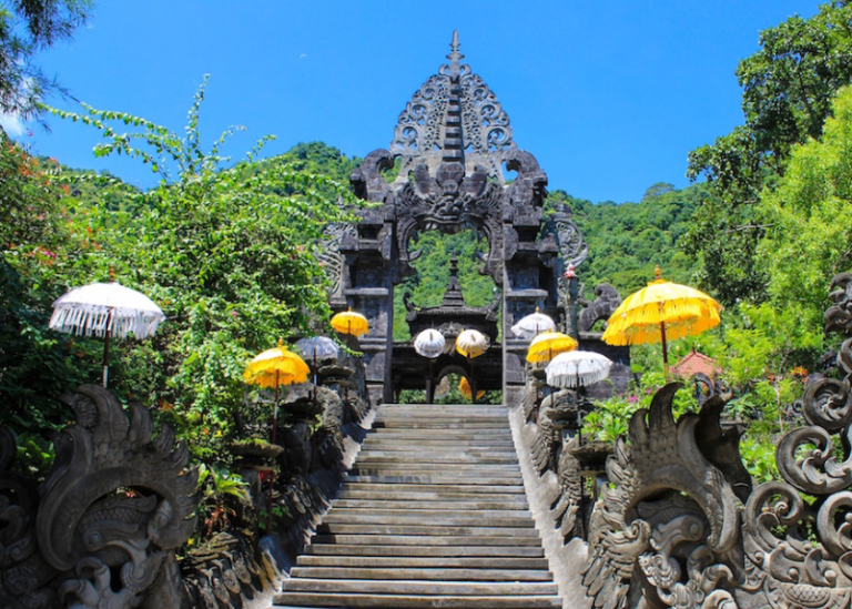 Pura Pulaki: Aura Religius di  sebuah Teluk