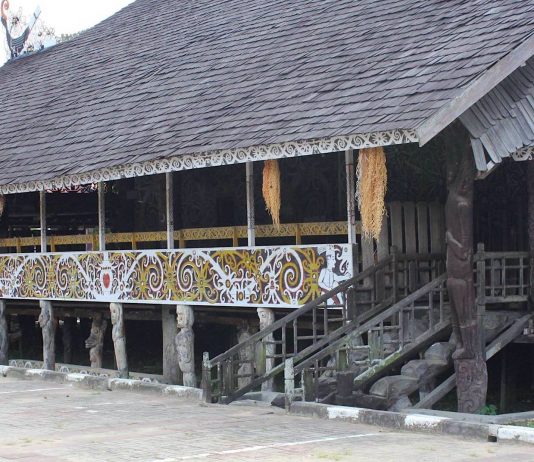 Taman Budaya Pampang: Memahami Kehidupan Suku Dayak Kenyah