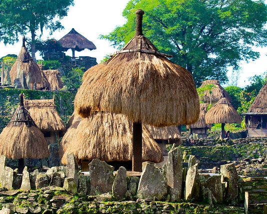 Kampung Bena: Kemegahan Warisan Budaya Zaman Batu di Flores
