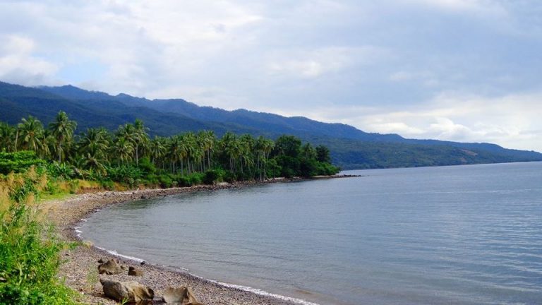 Pantai Kawaliwu: Menikmati Sumber Air Panas Lewolema