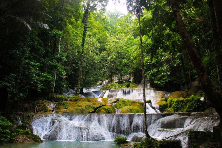 Air Terjun Moramo
