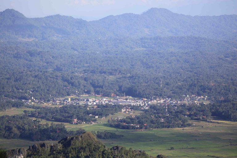 Batutumongga: Menyaksikan Keindahan Bentang Alam Toraja dari Ketinggian