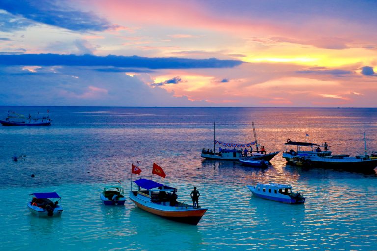 Tanjung Bira: Pantai di Rumahnya Pembuat Kapal Pinisi