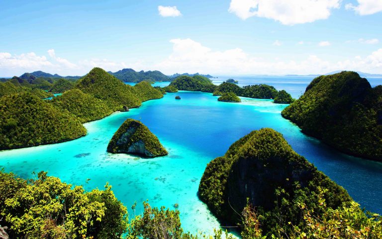 Teluk Mayalibit: Menelusuri Keindahan Teluk Tertutup di Pulau Waigeo