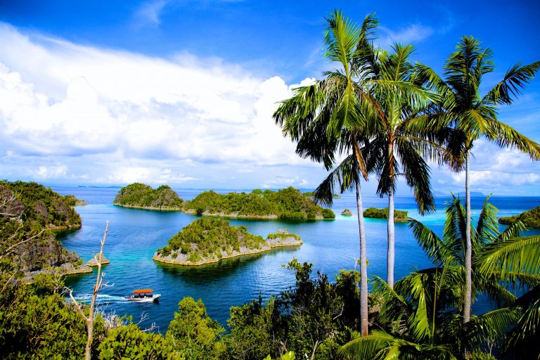 Daya Tarik Sunset di Daratan Waigeo, Raja Ampat