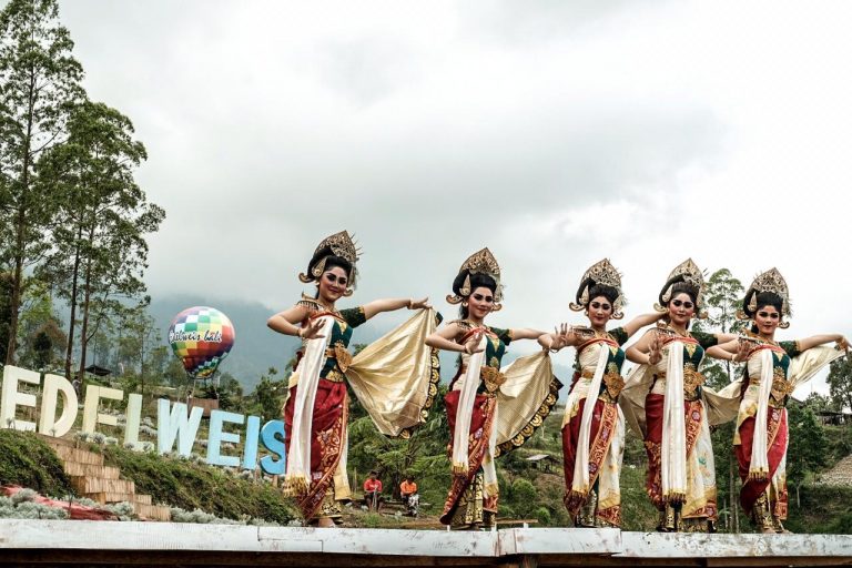 Festival Pesona Edelweis di Karangasem Bali