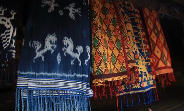Tenun Ikat Sumba: Selembar Karya Penuh Makna