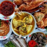 Makan Bedulang: Menikmati Kuliner Belitung dalam Kebersamaan